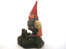 'Hansli' Gnome figurine after a design by Rien Poortvliet. Classic Gnomes