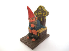 'Theodor' Gnome figurine after a design by Rien Poortvliet. Gnome on the toilet. Dutch Classic Gnomes series. AAAAAAA International Co. Ltd.