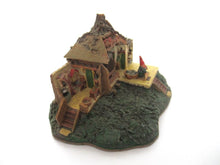 'Open house' Gnome figurine after a design by Rien Poortvliet. Dutch Classic Gnomes Villages series. AAAAAAA International Co. Ltd.
