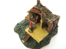 'Open house' Gnome figurine after a design by Rien Poortvliet. Dutch Classic Gnomes Villages series. AAAAAAA International Co. Ltd.