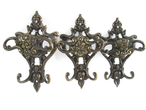 UpperDutch:Wall hook,Set of 3 Antique Coat hooks, Wall hooks, Ornate Victorian style hooks, Brev made in Italy.