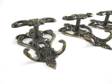 UpperDutch:Wall hook,Set of 3 Antique Coat hooks, Wall hooks, Ornate Victorian style hooks, Brev made in Italy.
