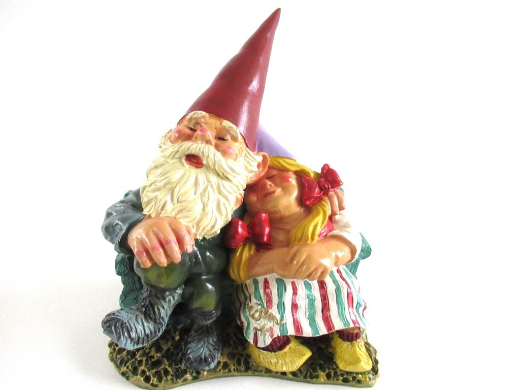 UpperDutch:Gnome,Gnome Couple on a Couch, Love, Gnome statue, Garden  gnomes.