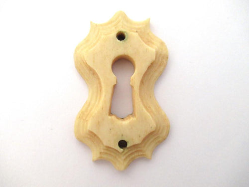 UpperDutch:Keyhole cover,Keyhole cover bone, plate, bone escutcheon, keyhole frame.