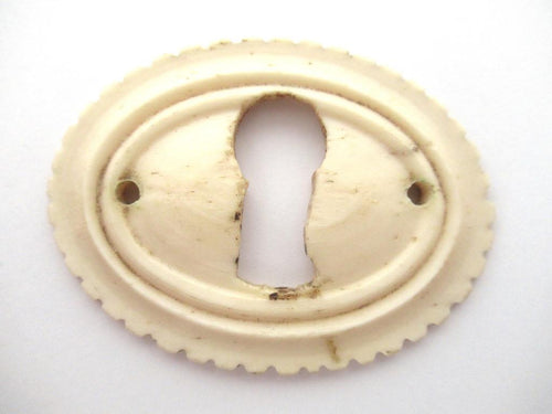 UpperDutch:Keyhole cover,Keyhole cover, plate, bone escutcheon, keyhole frame.