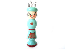 UpperDutch:Knitting doll,Knitting Doll, Vintage Wooden Knitting Doll, French Knitting, Bobbin Doll, Sewing supply, Knitting Nancy.