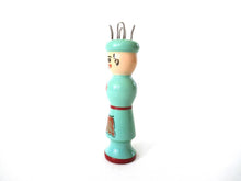 UpperDutch:Knitting doll,Knitting Doll, Vintage Wooden Knitting Doll, French Knitting, Bobbin Doll, Sewing supply, Knitting Nancy.
