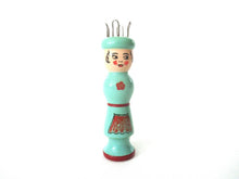 UpperDutch:Knitting doll,Knitting Doll, Vintage Wooden Knitting Doll, French Knitting, Bobbin Doll, Sewing supply, Knitting Nancy.
