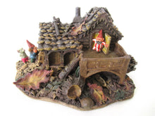 UpperDutch:Gnome,Classic Gnomes Villages 'Gnome-house and mouse' after a design by Rien Poortvliet Gnome figurine.