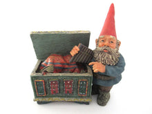 UpperDutch:Gnome,Classic Gnomes 'Max' after a design by Rien Poortvliet, Gnome with chest.