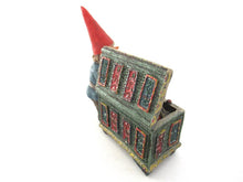 UpperDutch:Gnome,Classic Gnomes 'Max' after a design by Rien Poortvliet, Gnome with chest.