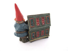 UpperDutch:Gnome,Classic Gnomes 'Max' after a design by Rien Poortvliet, Gnome with chest.