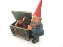 UpperDutch:Gnome,Classic Gnomes 'Max' after a design by Rien Poortvliet, Gnome with chest.