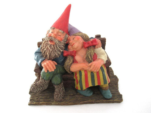 UpperDutch:Gnome,Classic Gnomes 'Love Forever' Gnome figurine after a design by Rien Poortvliet.