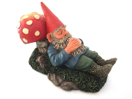 UpperDutch:Gnome,Gnome sleeping against a Mushroom. Rien Poortvliet Sleeping Gnome Figurine, David the Gnome. David el Gnomo