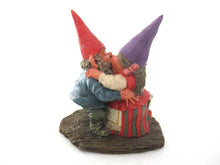 UpperDutch:Gnome,'Will and Ann' Dancing Gnome couple, kissing gnome couple. David the gnome after a design by Rien Poortvliet.