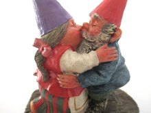 UpperDutch:Gnome,'Will and Ann' Dancing Gnome couple, kissing gnome couple. David the gnome after a design by Rien Poortvliet.