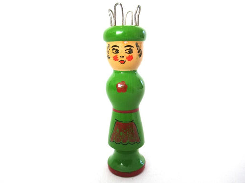 UpperDutch:Knitting doll,Knitting Nancy, Vintage Wooden Knitting Doll, French Knitting, Bobbin Doll, Sewing supply.