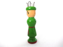 UpperDutch:Knitting doll,Knitting Nancy, Vintage Wooden Knitting Doll, French Knitting, Bobbin Doll, Sewing supply.