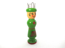 UpperDutch:Knitting doll,Knitting Nancy, Vintage Wooden Knitting Doll, French Knitting, Bobbin Doll, Sewing supply.