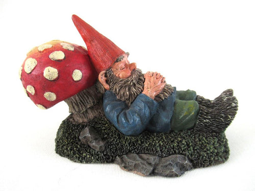 Gnome sleeping against a Mushroom. Rien Poortvliet Sleeping Gnome Figurine, David the Gnome. David el Gnomo