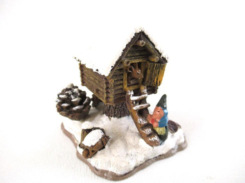 Gnome figurine Rien Poortvliet Classic Gnomes Villages 'Mouse pile dwelling'.