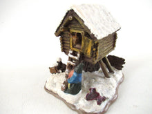 Gnome figurine Rien Poortvliet Classic Gnomes Villages 'Mouse pile dwelling'.