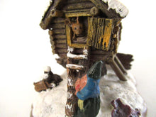 Gnome figurine Rien Poortvliet Classic Gnomes Villages 'Mouse pile dwelling'.