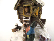 Gnome figurine Rien Poortvliet Classic Gnomes Villages 'Mouse pile dwelling'.