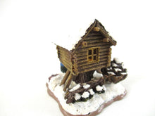 Gnome figurine Rien Poortvliet Classic Gnomes Villages 'Mouse pile dwelling'.