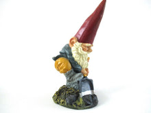 Gnome with shovel after a design by Rien Poortvliet, David the Gnome.