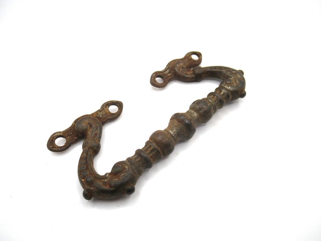 Vintage rusty drawer pull – UpperDutch