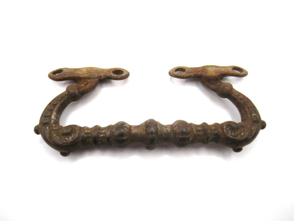 Vintage rusty drawer pull – UpperDutch
