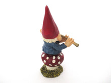 Rien Poortvliet Figurine, Klaus Wickl. Playing the flute on a mushroom, David the Gnome.