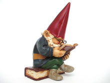 Gnome reading a book, David the Gnome, Design by Rien Poortvliet.