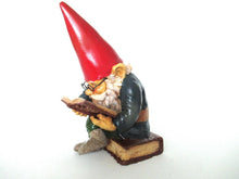 Gnome reading a book, David the Gnome, Design by Rien Poortvliet.
