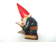 Gnome reading a book, David the Gnome, Design by Rien Poortvliet.