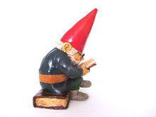 Gnome reading a book, David the Gnome, Design by Rien Poortvliet.