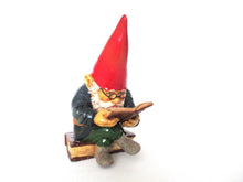 Gnome reading a book, David the Gnome, Design by Rien Poortvliet.