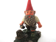 'Hansli' Gnome figurine after a design by Rien Poortvliet. Classic Gnomes