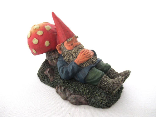 Gnome sleeping against a Mushroom. Rien Poortvliet Sleeping Gnome Figurine, David the Gnome. David el Gnomo