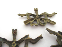 1 (ONE) Antique Brass embellishment, furniture applique, pediment.