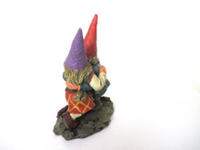 Dancing gnome couple, Rien Poortvliet, gnome figurine.