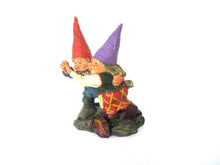 Dancing gnome couple, Rien Poortvliet, gnome figurine.