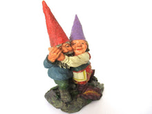 Dancing gnome couple, Rien Poortvliet, gnome figurine.