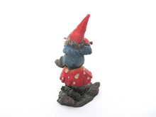 Rien Poortvliet, Gnome Playing flute on a mushroom.