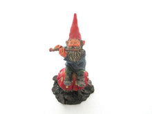 Rien Poortvliet, Gnome Playing flute on a mushroom.