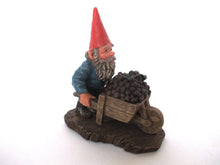 Gnome figurine transporting grapes with a wheelbarrow 'Christian'. Classic gnomes series after a design by Rien Poortvliet.