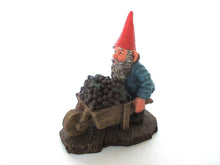 Gnome figurine transporting grapes with a wheelbarrow 'Christian'. Classic gnomes series after a design by Rien Poortvliet.
