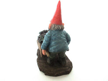 Gnome figurine transporting grapes with a wheelbarrow 'Christian'. Classic gnomes series after a design by Rien Poortvliet.